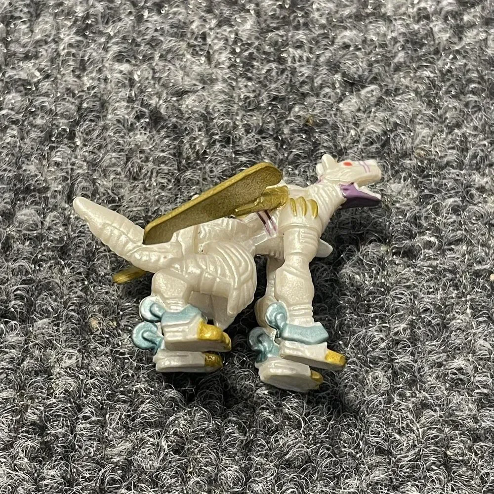 Vintage 2002 Digimon Kendogarurumon Mini Figure Bandai White Gold Wings Anime